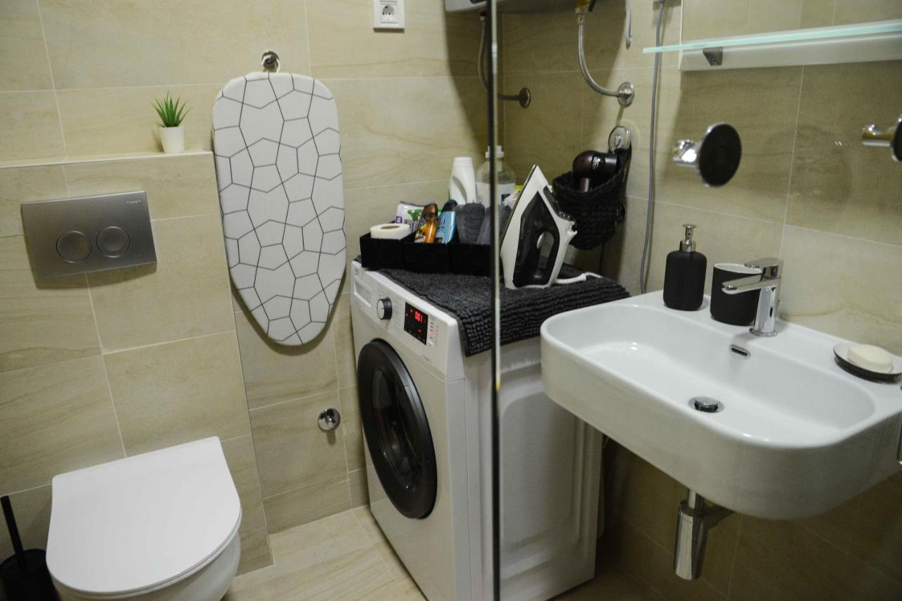 Tesla 70 Apartment With Secure Parking In The Garage Nowy Sad Zewnętrze zdjęcie